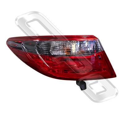 REAR LAMP - L/H - OUTER - BLACK REFLECTOR - TO SUIT TOYOTA CAMRY 2015- F/LIFT