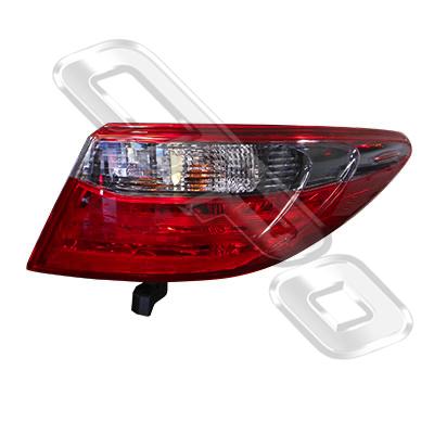 REAR LAMP - R/H - OUTER - BLACK REFLECTOR - TO SUIT TOYOTA CAMRY 2015- F/LIFT